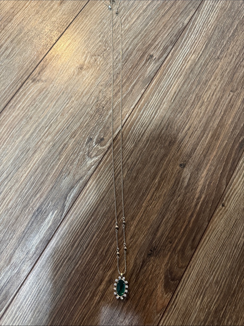 Kendra Scott Elegant Green Stone Pendant Necklace